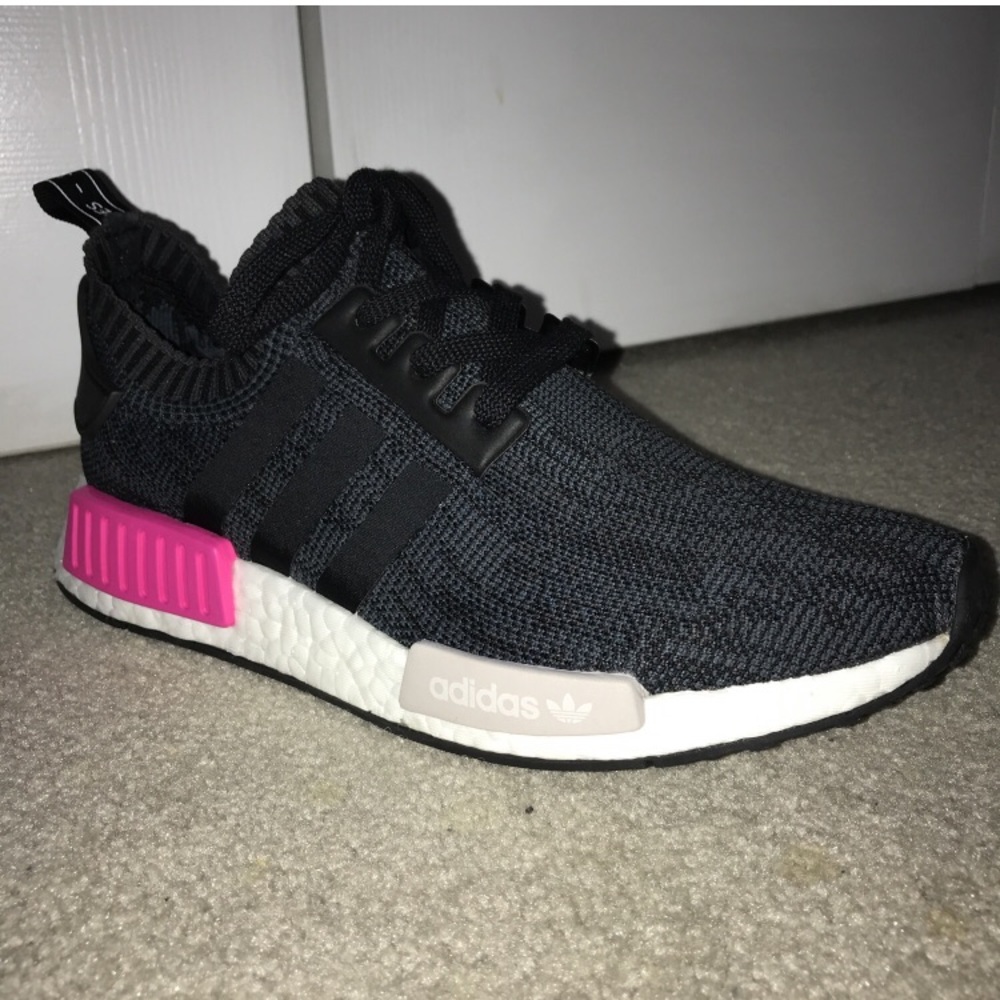 Women’s Addidas NMD R1 - Picture 2 of 5